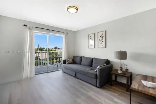 409-3527 Ne 168th St, North Miami Beach, FL, 33160-3598 | Card Image
