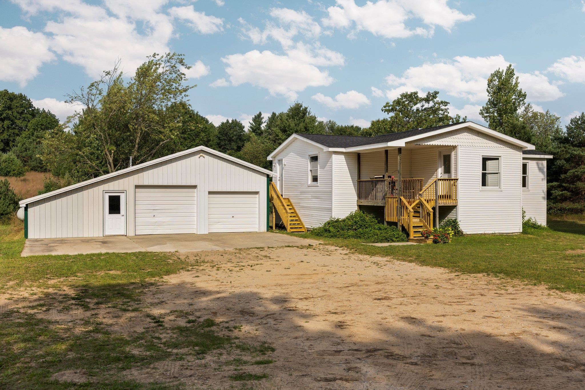 Brown Bear Ln, Williamsburg, MI 49690