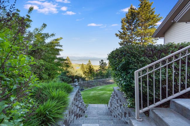 Steps to the lawn and garden area | Image 45