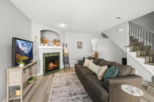 904 Sw Peach Tree Ln, Blue Springs, MO, 64064-7814 | Card Image