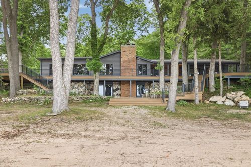 27661 Pine Lake St, Edwardsburg, MI, 49112-9633 | Card Image