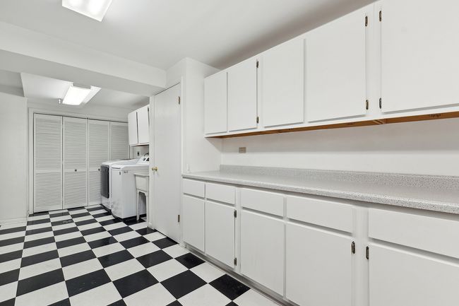 Plenty of space to create a craft area or workshop | Image 35