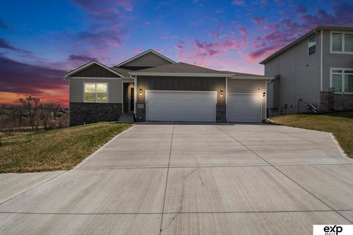 4517 Lawnwood Dr, Bellevue, NE, 68133-2945 | Card Image