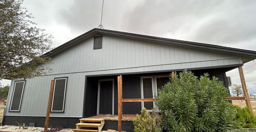 1037 County Road 7711, Devine, TX, 78016-4558 | Card Image