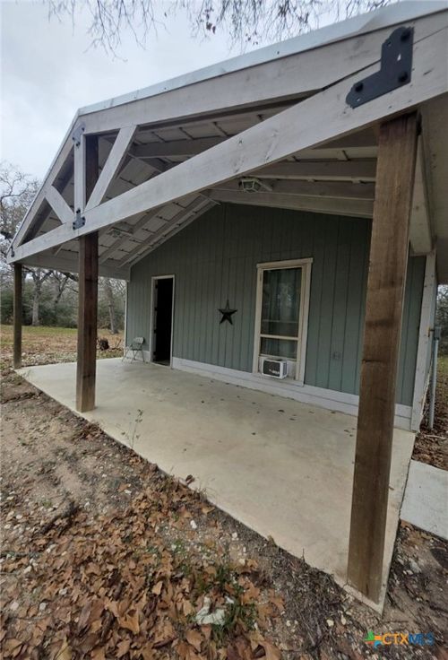 1060 Vivroux Ranch Rd, Seguin, TX, 78155-7935 | Card Image