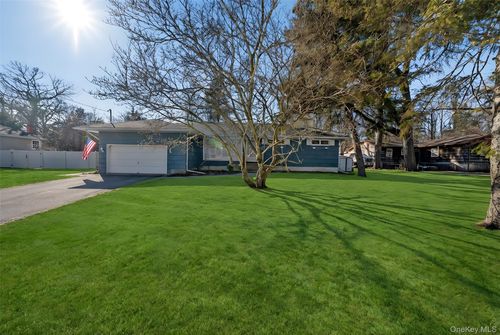 50 Oakcrest Ave, Middle Island, NY, 11953-1413 | Card Image