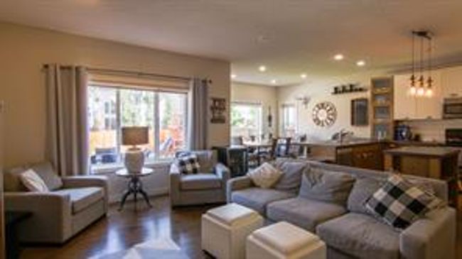 200 New Brighton Dr Se, House detached with 4 bedrooms, 3 bathrooms and 2 parking in Calgary AB | Image 4