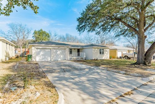 5821 Circular Dr, North Richland Hills, TX, 76117-2808 | Card Image