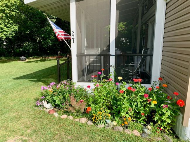2021 Summit Park Model on beautiful large unit on "Playground Circle" in Cokato Lake RV Resort. Includes custom sun room, shed and more! | Image 29