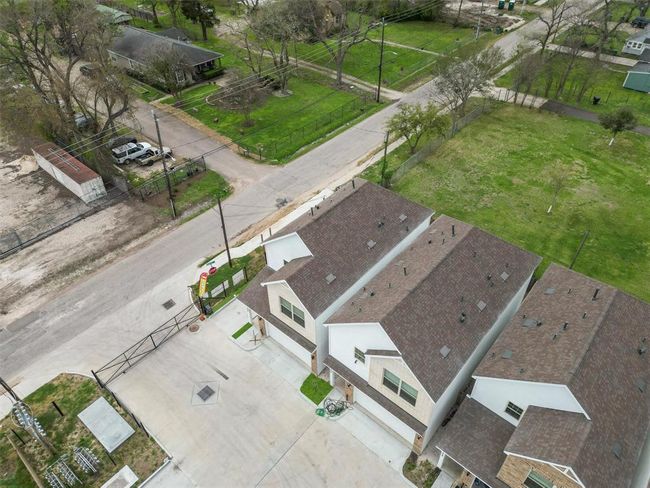 304 Chobani Lane, Home with 3 bedrooms, 2 bathrooms and null parking in Houston TX | Image 19