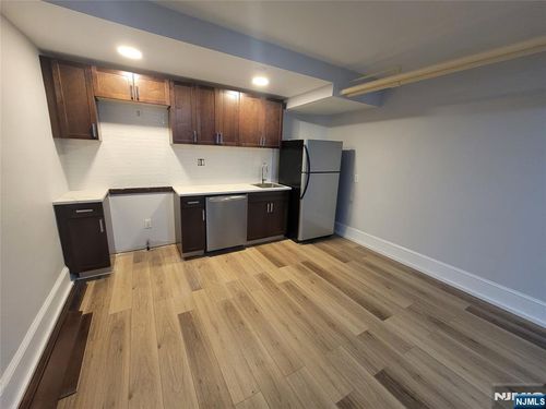 27 Russell Ave, Edgewater, NJ, 07020-1110 | Card Image