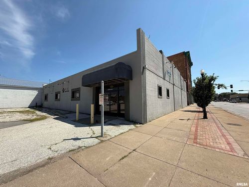 724 W 2nd St, Davenport, IA, 52802-1410 | Card Image