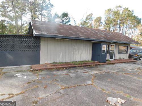 211 S Duval St, Claxton, GA, 30417-2031 | Card Image