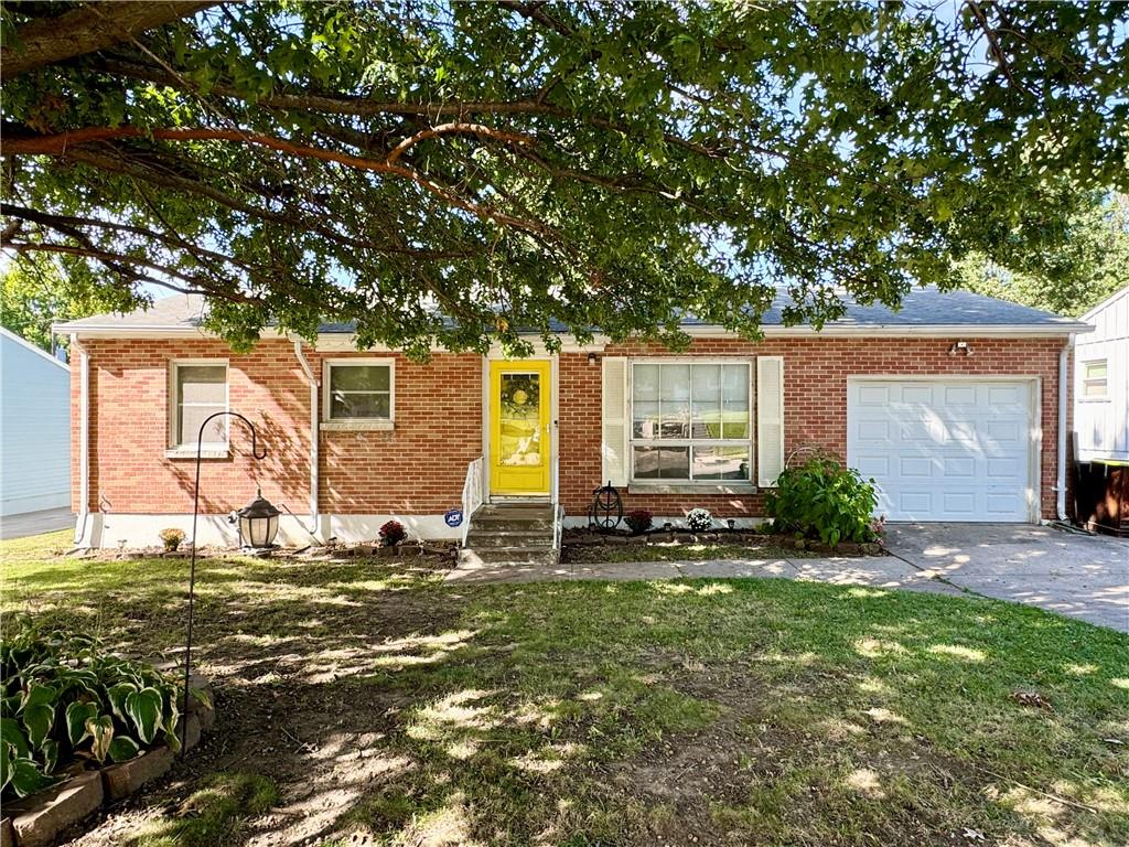 Hillside Ln, Saint Joseph, MO 64503