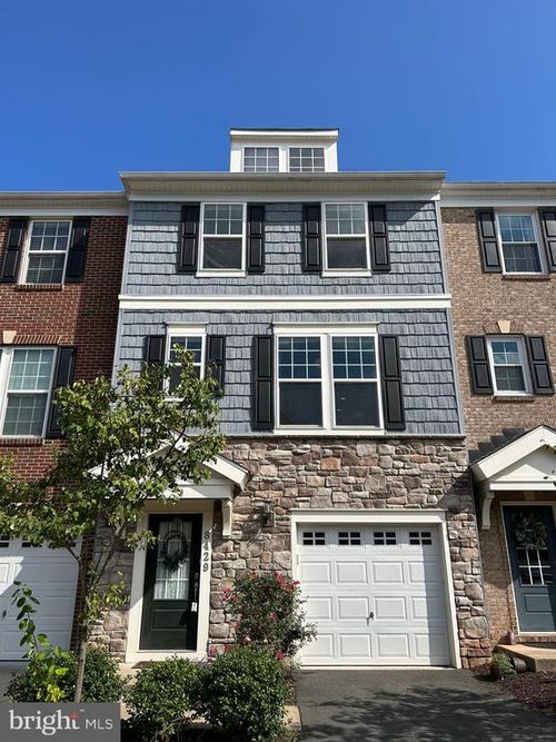 8429 Girvan Ct, MANASSAS, VA, 20109-4280 | Card Image