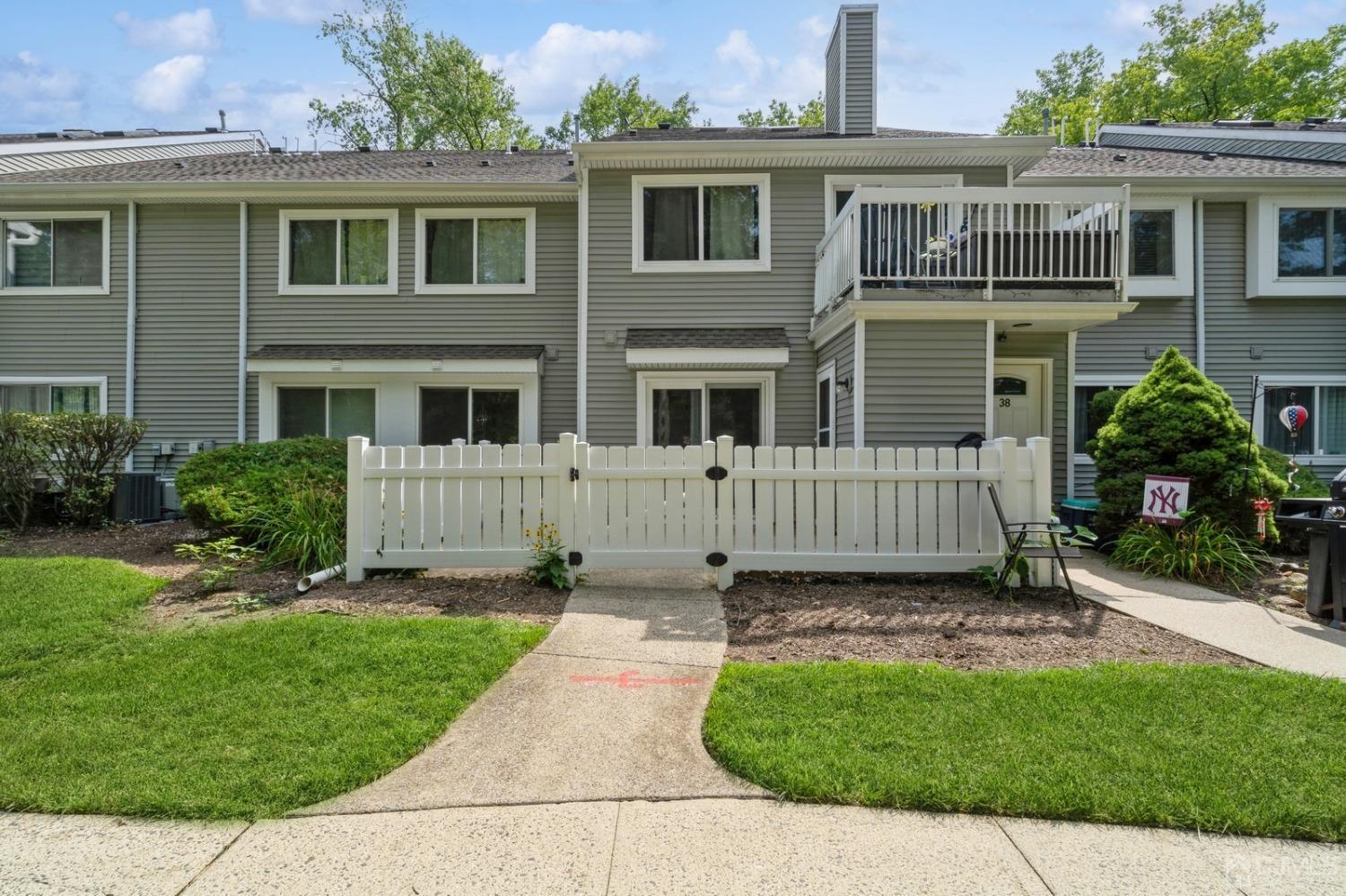 Wynwood Dr, Monmouth Junction, NJ 08852