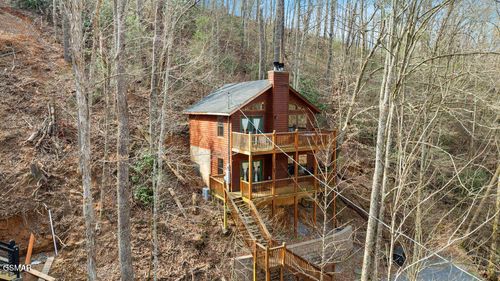 1418 School House Gap Rd, Sevierville, TN, 37876-8933 | Card Image