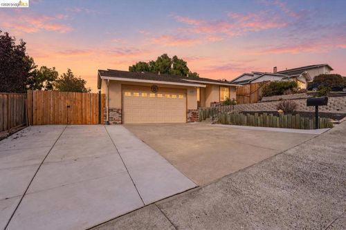 907 Badger Way, Antioch, CA, 94509-6517 | Card Image