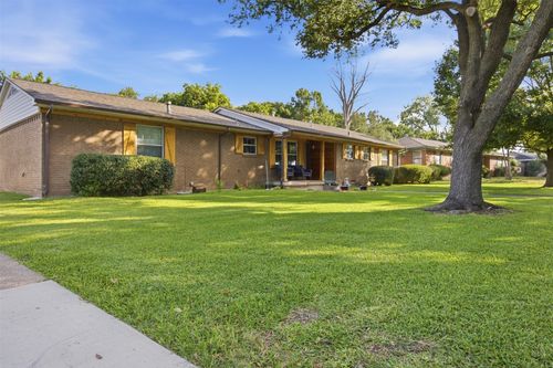 1609 Comanche Trl, Garland, TX, 75043-2527 | Card Image