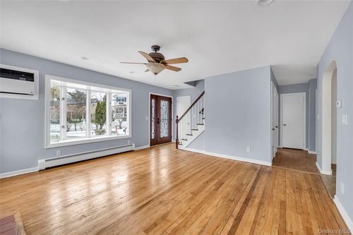 29 Glen Cove Dr, Glen Head, NY, 11545-1709 | Card Image