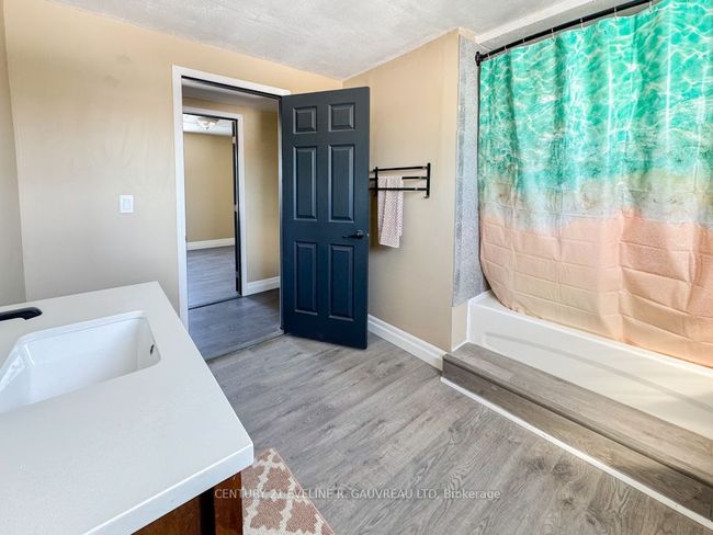 96 Queen St, House other with 2 bedrooms, 1 bathrooms and 4 parking in North Cobalt ON | Image 6