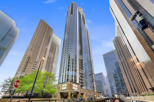 2106-222 N Columbus Dr, CHICAGO, IL, 60601 | Card Image