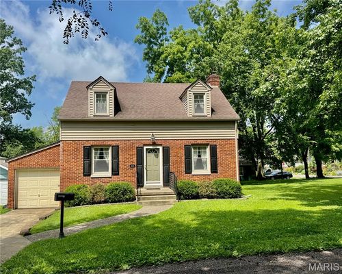 413 Mcadams St, Greenville, IL, 62246-1447 | Card Image