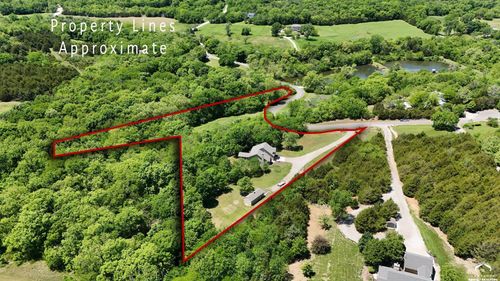 881 N 1928th Rd, Lecompton, KS, 66050-4126 | Card Image
