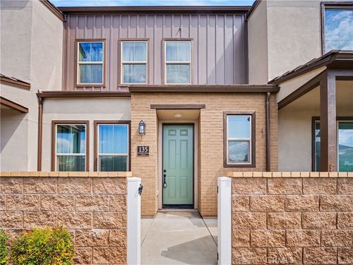 3-135 Farmhouse Dr, Simi Valley, CA, 93065-8566 | Card Image