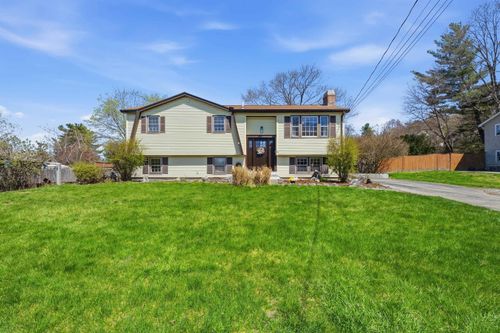 4 Percheron Cir, Nashua, NH, 03062-3216 | Card Image