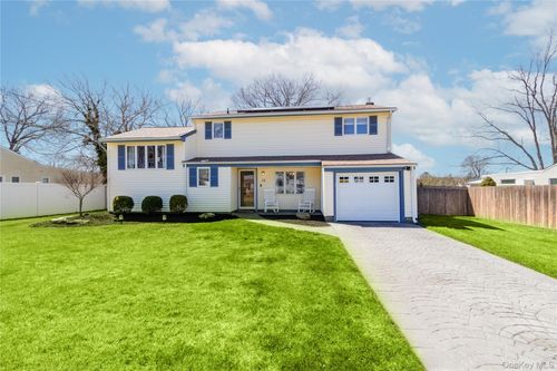 38 Fiesta Dr, Centereach, NY, 11720-1503 | Card Image