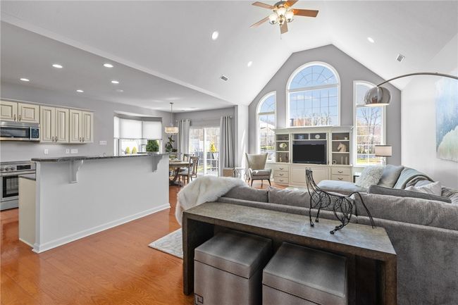 105 Summit Dr, Condo with 3 bedrooms, 2 bathrooms and 2 parking in Sewickley PA | Image 5