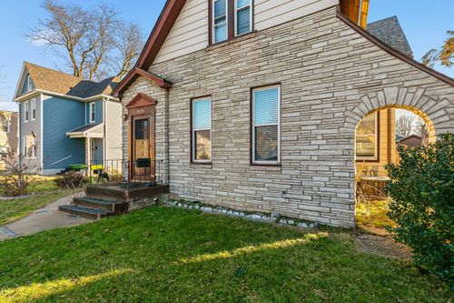 2115 W 4th St, Davenport, IA, 52802-1633 | Card Image