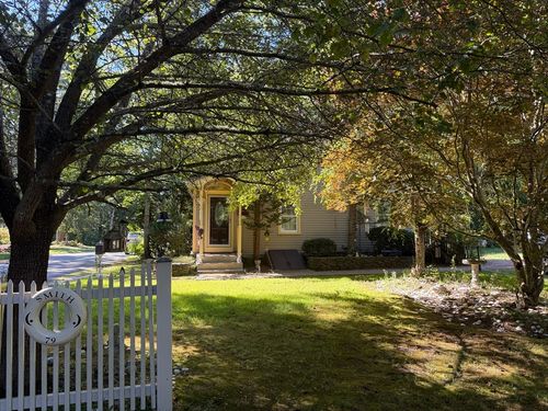 79 Center St, Westport, MA, 02790-2618 | Card Image