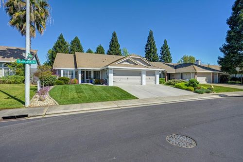 1506 Steinbeck Dr, Roseville, CA, 95747-6945 | Card Image