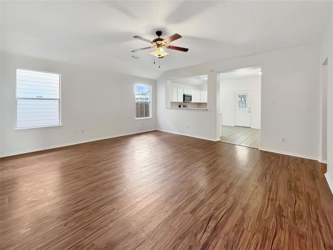 5427 Cilantro Ln, House other with 3 bedrooms, 2 bathrooms and 2 parking in Baytown TX | Image 5