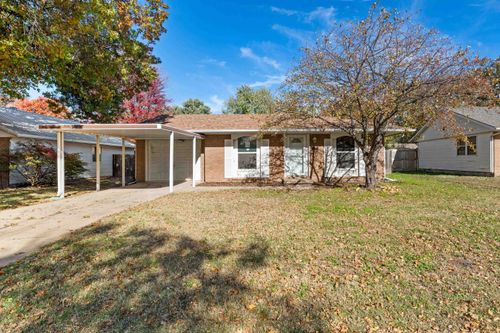 1111 E 7th St, Wellington, KS, 67152-2616 | Card Image