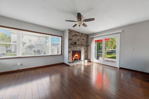 805 9th Ave Ne, Waseca, MN, 56093-3630 | Card Image
