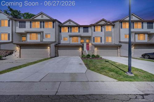 217 Oak Ridge Dr, Pontiac, MI, 48341-3611 | Card Image