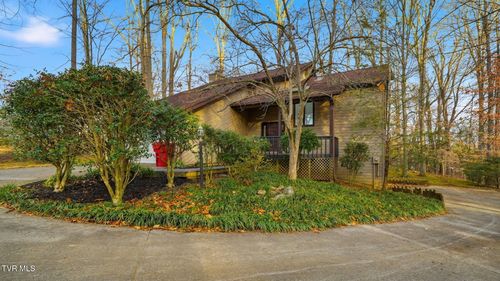 8 Red Fern Cir, Johnson City, TN, 37604-7673 | Card Image