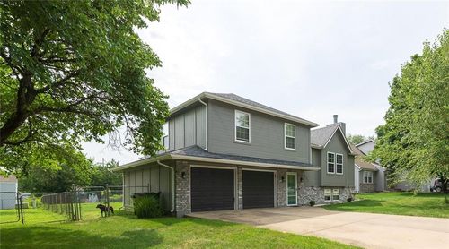 207 Breezeway Ln, Pleasant Hill, MO, 64080-1963 | Card Image