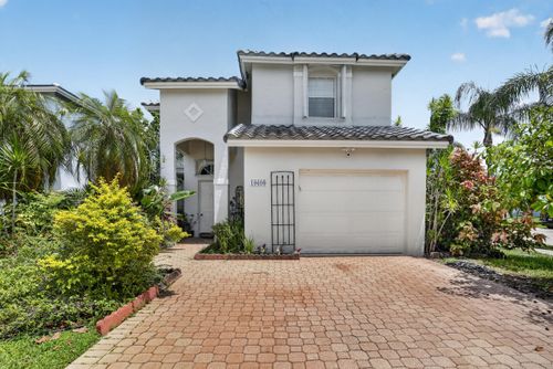 10690 Nw 2nd Circle, Pembroke Pines, FL, 33026 | Card Image