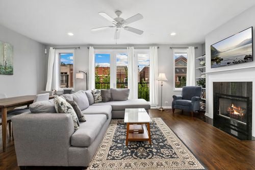 3-1927 W Belmont Avenue, Chicago, IL, 60657 | Card Image