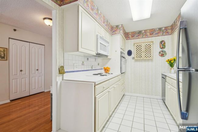 10 Smith Manor Blvd, Condo with 2 bedrooms, 2 bathrooms and null parking in West Orange NJ | Image 8