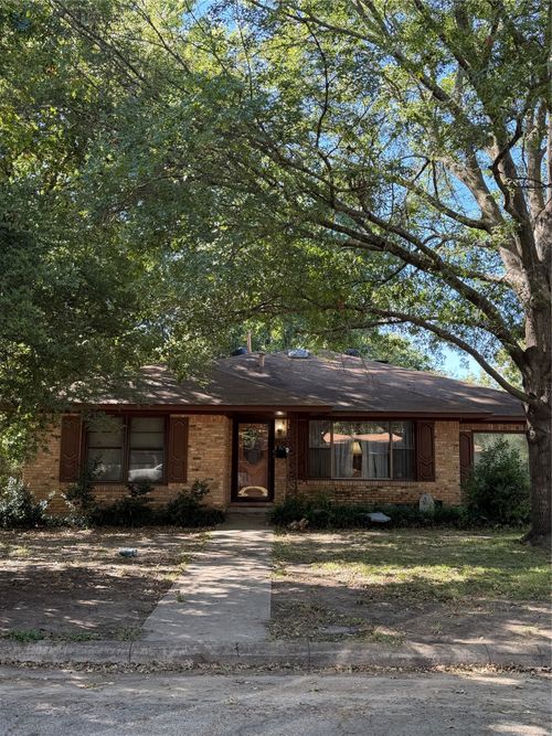 509 N Chestnut St, Gainesville, TX, 76240-3932 | Card Image