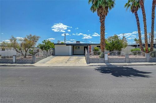 4807 Sacks Dr, Las Vegas, NV, 89122-6667 | Card Image