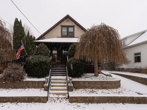 1030 S 21st St, Manitowoc, WI, 54220-4915 | Card Image