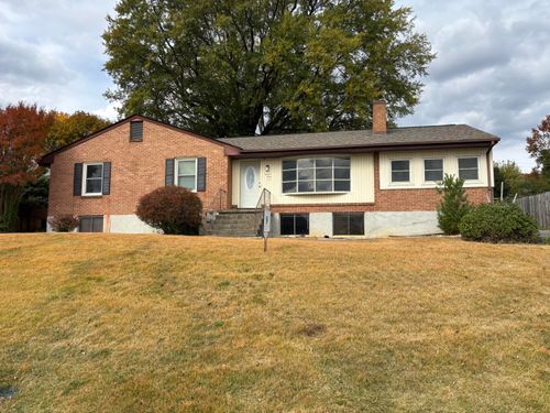 1439 Brushy Mountain Dr, Salem, VA, 24153-2435 | Card Image