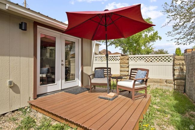Deck with fencing for guesthouse | Image 23
