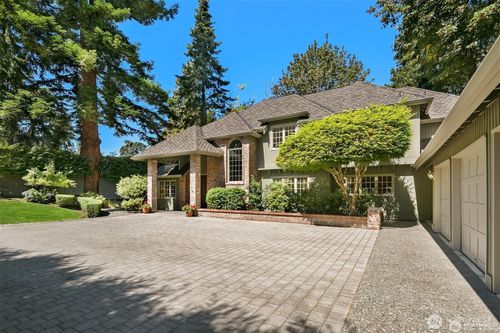 8140 Evergreen Ln, Mercer Island, WA, 98040-3937 | Card Image